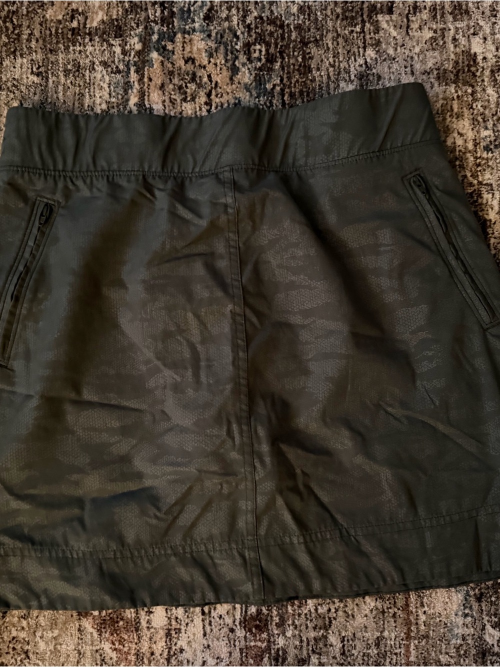 Orvis Women's Olive Green Skort with Zip Pockets size medium lots of pockets